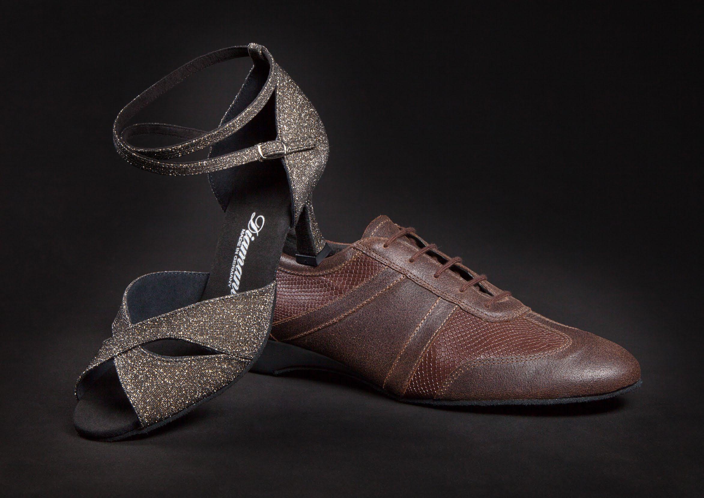 Werner Kern Kelly | dansschoenen voor dames met Elastische Kruisbanden |  Beige Leer dansschoen voor vrouwen met brede pasvorm